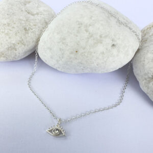 Captivating silver anklet with an evil eye charm with white gemstone in the centre.