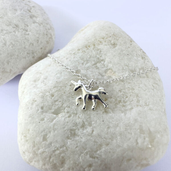 Sweet anklet with a cute unicorn charm, perfect for a little girl.