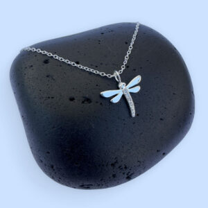 Elegant silver anklet with a dragonfly with cubic zirconia stones detail.