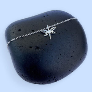 Captivating anklet with a silver dragonfly charm.