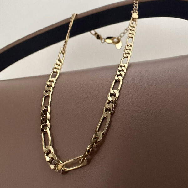 Elegant shiny gold diamond cut Figaro chain anklet.