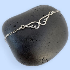 Beautiful silver anklet with an angel's wings sitting in the chain.