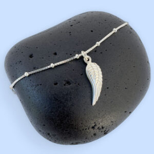 Silver anklet with a single angel wing pendant.